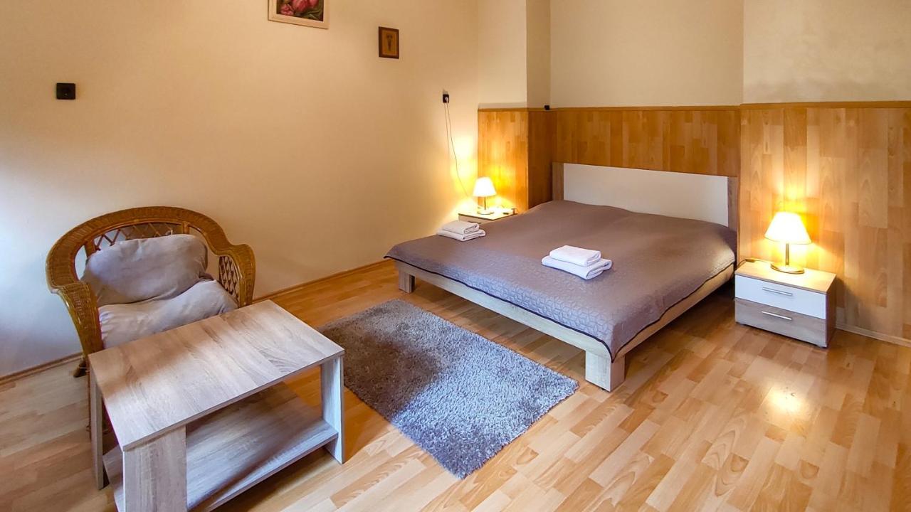 Afrodite Apartmanok Eger Eksteriør bilde