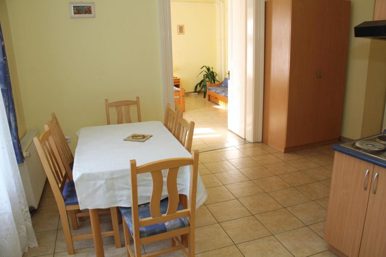 Afrodite Apartmanok Eger Eksteriør bilde