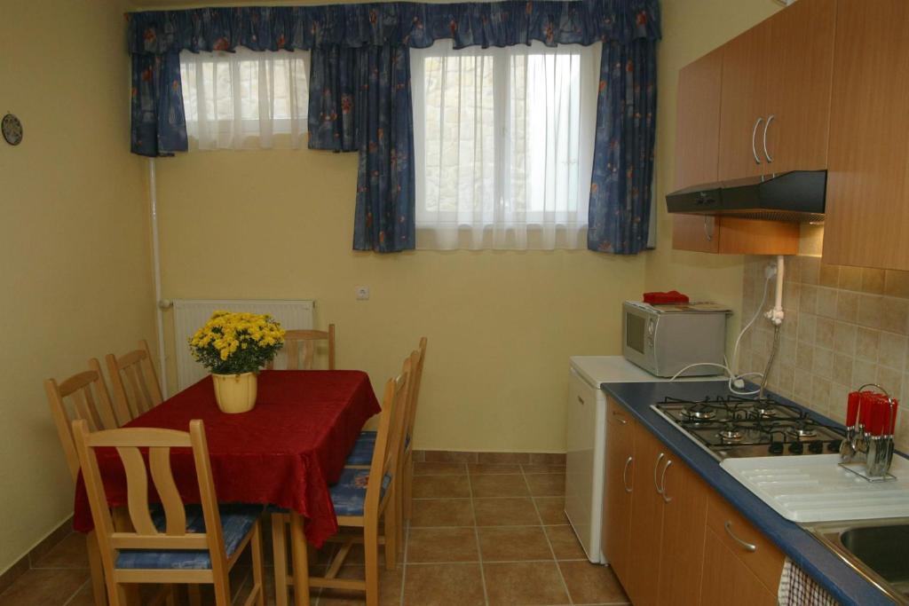Afrodite Apartmanok Eger Rom bilde