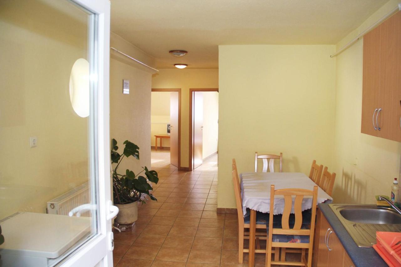 Afrodite Apartmanok Eger Eksteriør bilde